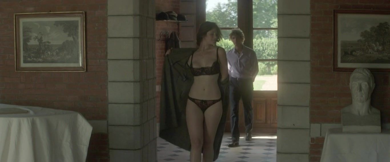 OCCash Gemma Arterton naked – Gemma Bovery (2014) Pool