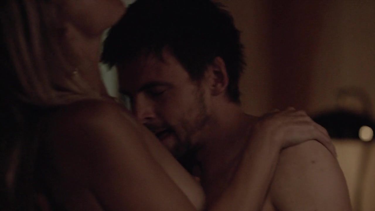 Cheating Eliza Coupe naked – Casual s01e06 (2015) Coed - 2