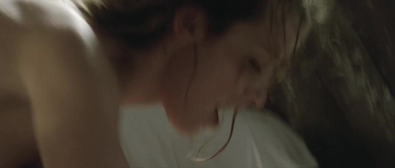 DaGFs Sex Scene Perdita Weeks nude – Flight of the Storks (2013) Gay Medic