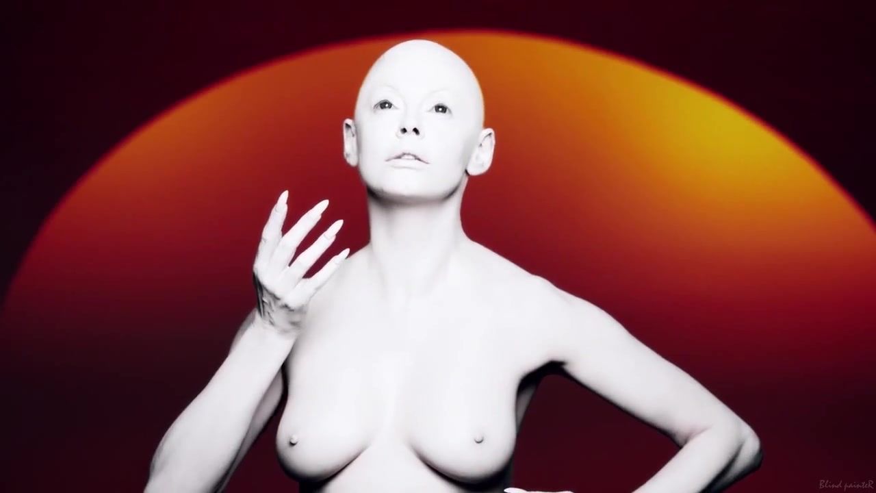 DancingBear Rose McGowan naked - RM486 (2015) Facesitting - 1