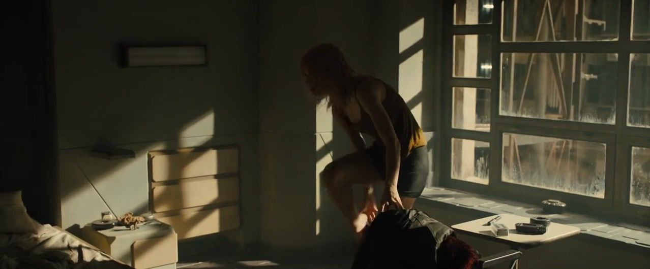 Oldyoung Topless actress Ana de Armas, Sallie Harmsen, Mackenzie Davis Nude - Blade Runner 2049 (2017) Punk
