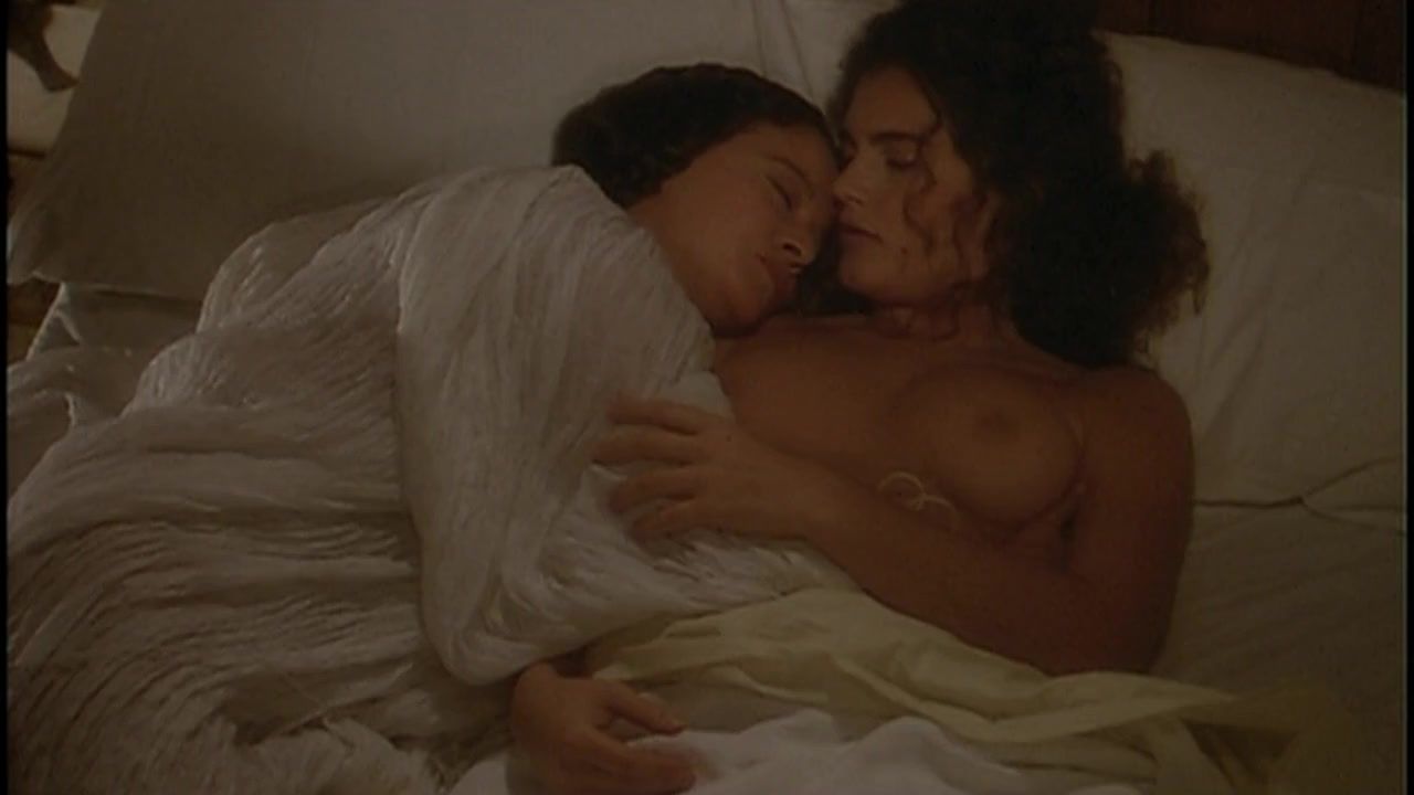 Manhunt Classic lesbian scene Laura Antonelli, Clelia Rondinella Nude - La Venexiana (1986) Mistress - 1