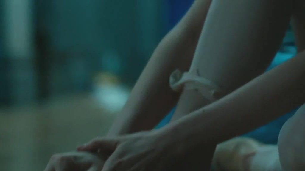 Spy Camera Sarah Hay, Emily Tyra - Flesh & Bone S01E01 (2015) (Sex, Nude) Gay Brownhair