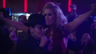 PinkDino Sex Scene Niecy Nash sexy, Karrueche Tran nude, Rachel Whitman Groves sexy – Claws s01e01 (2017) Banheiro