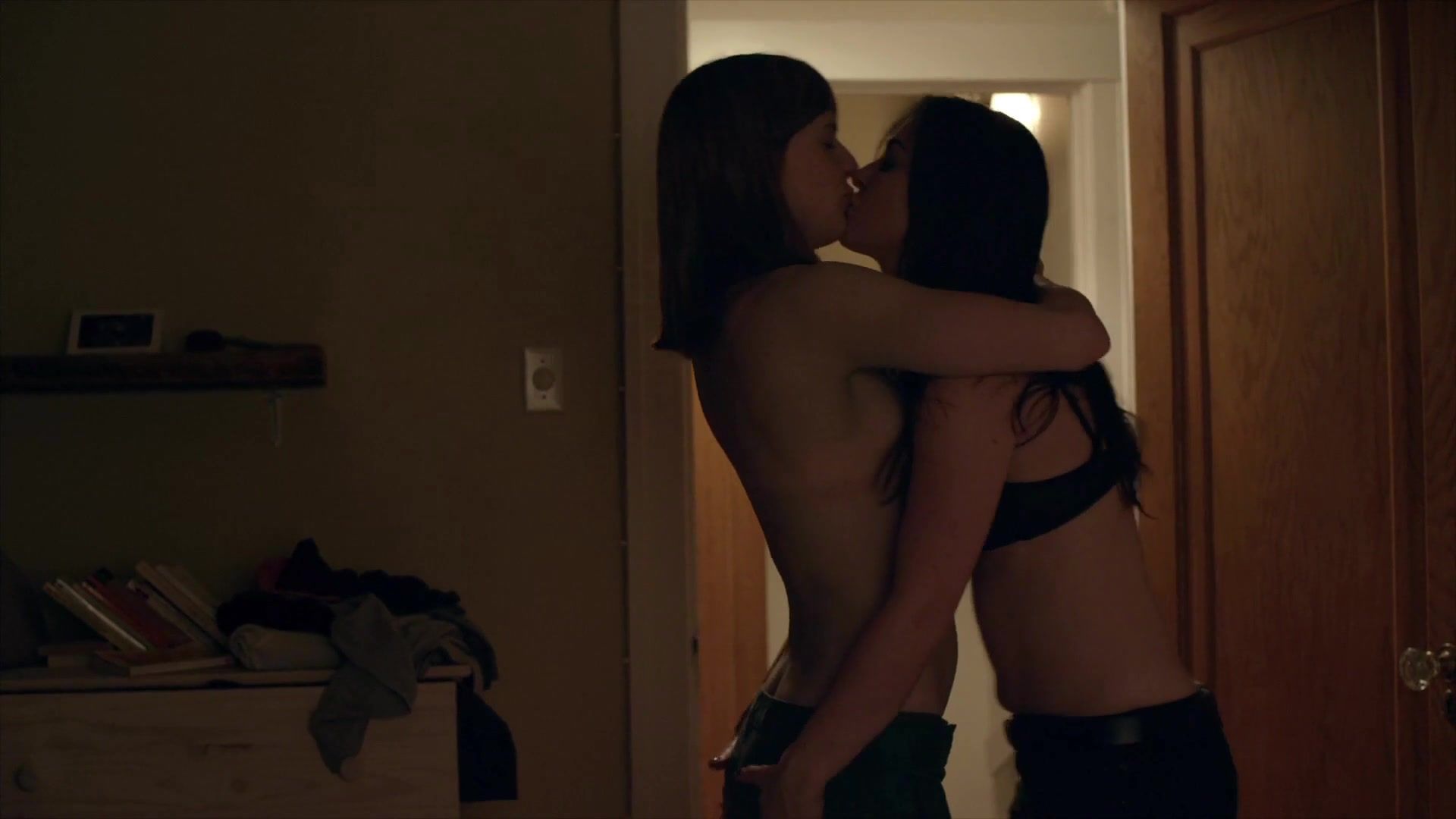 Giffies Lesbian short scene Alexa-Jeanne Dube, Kimberly Laferriere Nude - Feminin_Feminin s01e05 (2014) Gay Public - 2