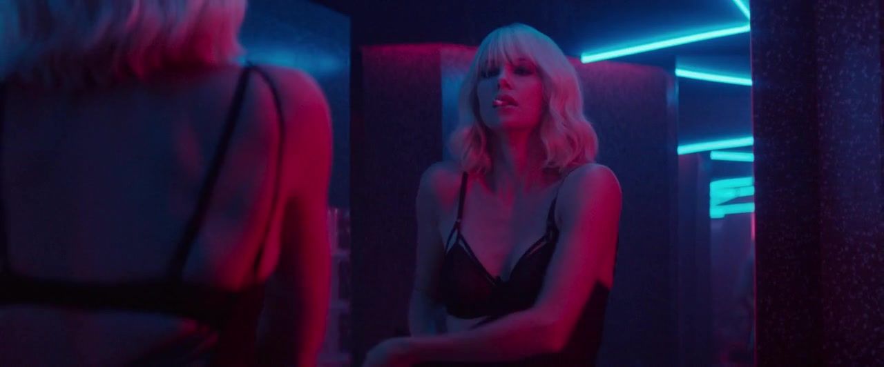 Slave Lesbian kissing scene Charlize Theron, Sofia Boutella Naked - Atomic Blonde (2017) Nude scenes AdultSexGames - 1