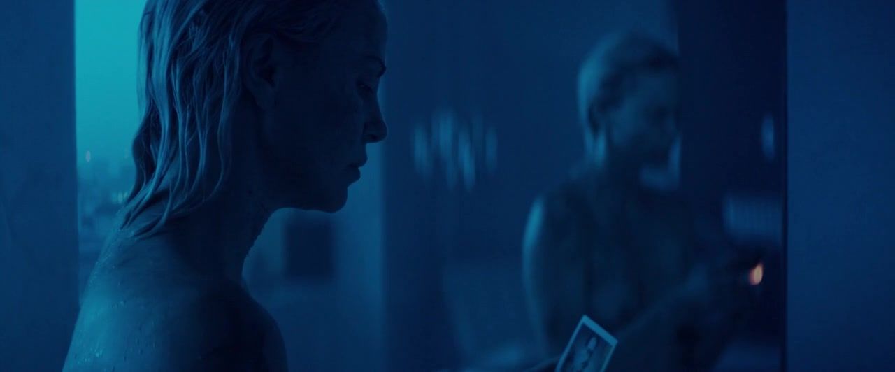 Sfico Lesbian kissing scene Charlize Theron, Sofia Boutella Naked - Atomic Blonde (2017) Nude scenes Stripping - 1
