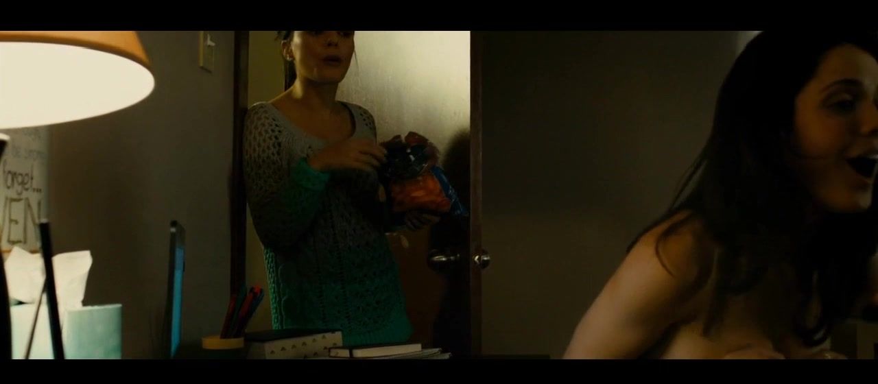 Sensual Ali Cobrin nude celebrity scenes - Girlhouse (2014) Putinha - 1