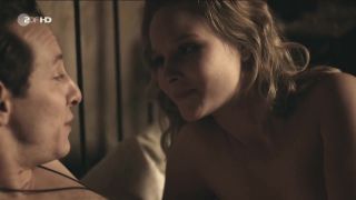 Short Sonja Gerhardt, Emilia Schüle - Ku'damm 56 (2016) (Sex, Nude, FF) France