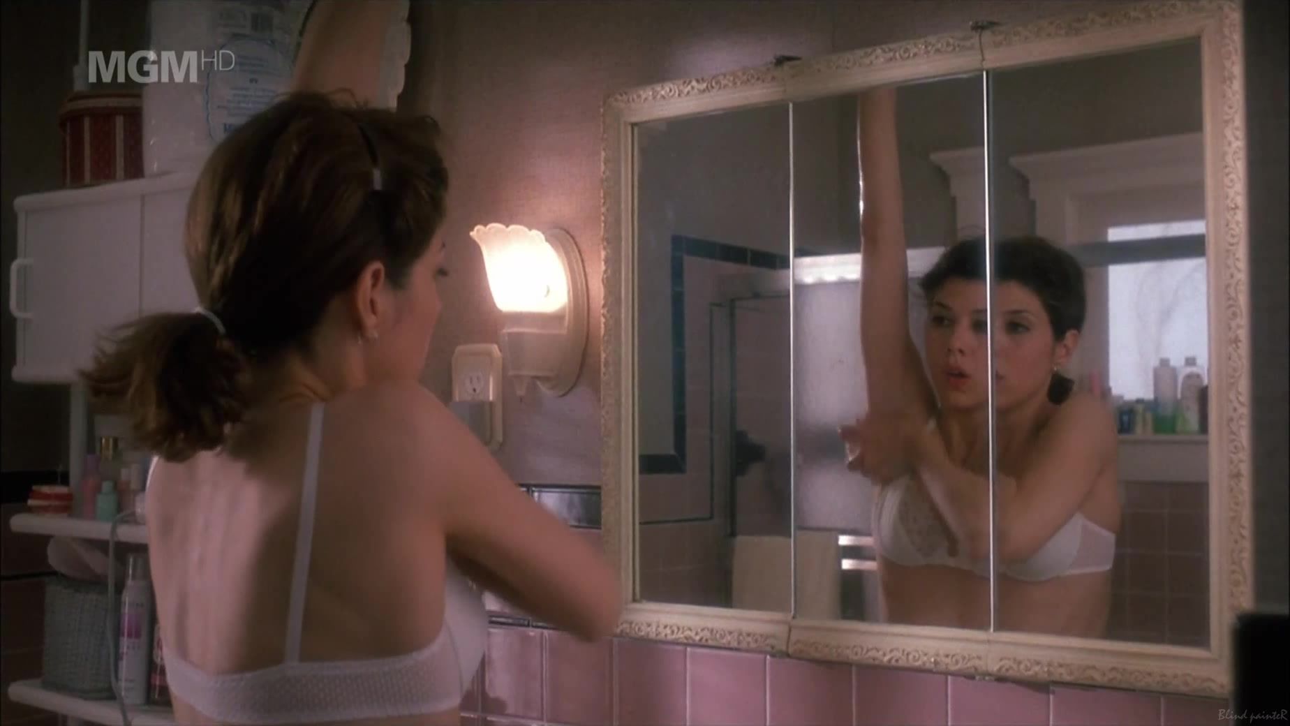 Colegiala Marisa Tomei nude - Untamed Heart (1993) Lesbian - 1