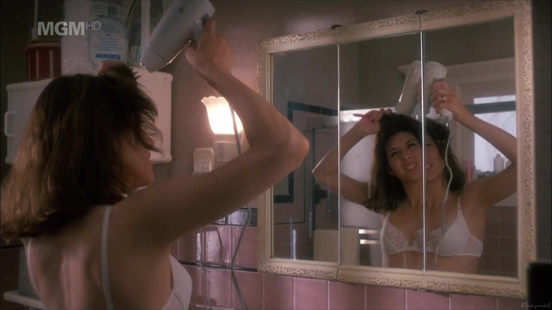 Casting Marisa Tomei nude - Untamed Heart (1993) Pigtails