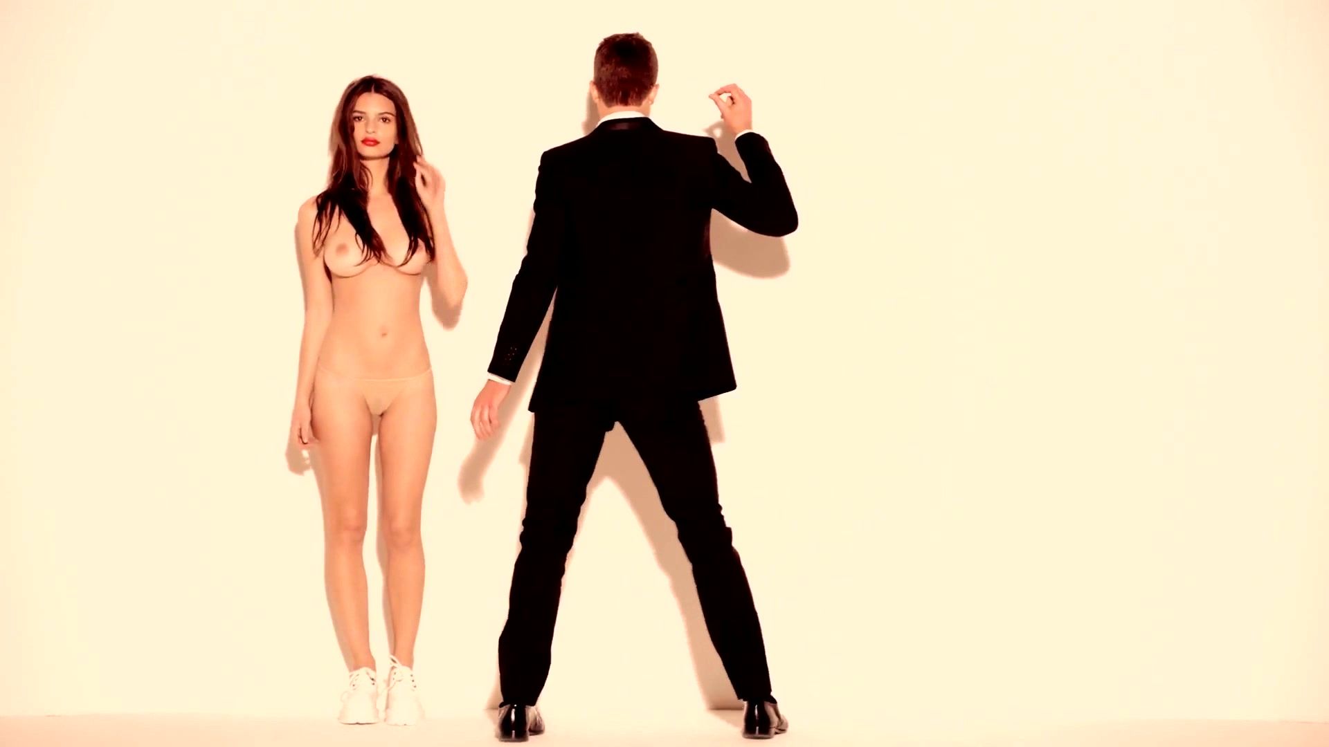 Leather Topless actress Emily Ratajkowski - Blurred lines (Uncensored with Nude Models Version) SAFF