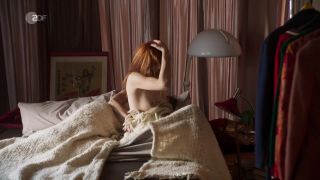 Romantic Sex Scene Claudia Eisinger, Svenja Jung Nude - Zarah Wilde Jahre s01e04 (2017) Skirt