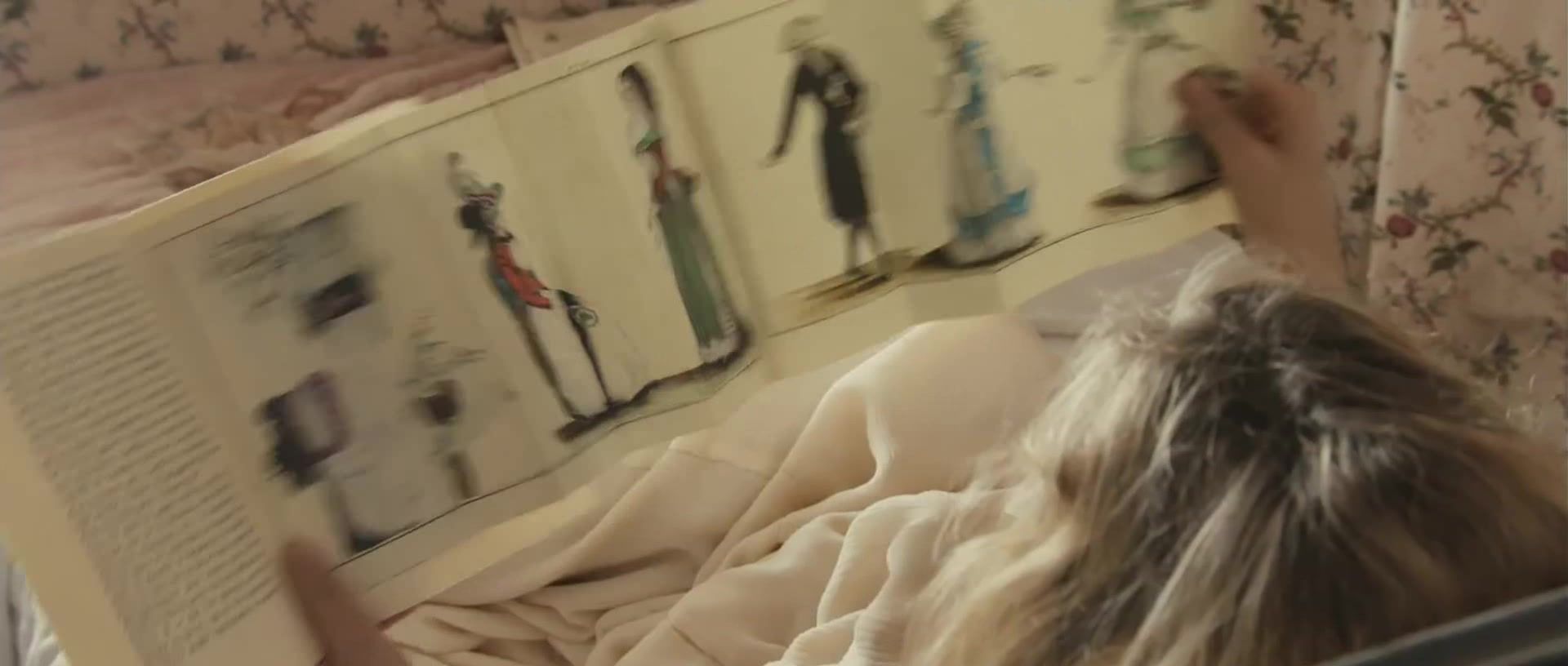 Striptease Virginie Ledoyen - Farewell My Queen (2012) Virgin - 1