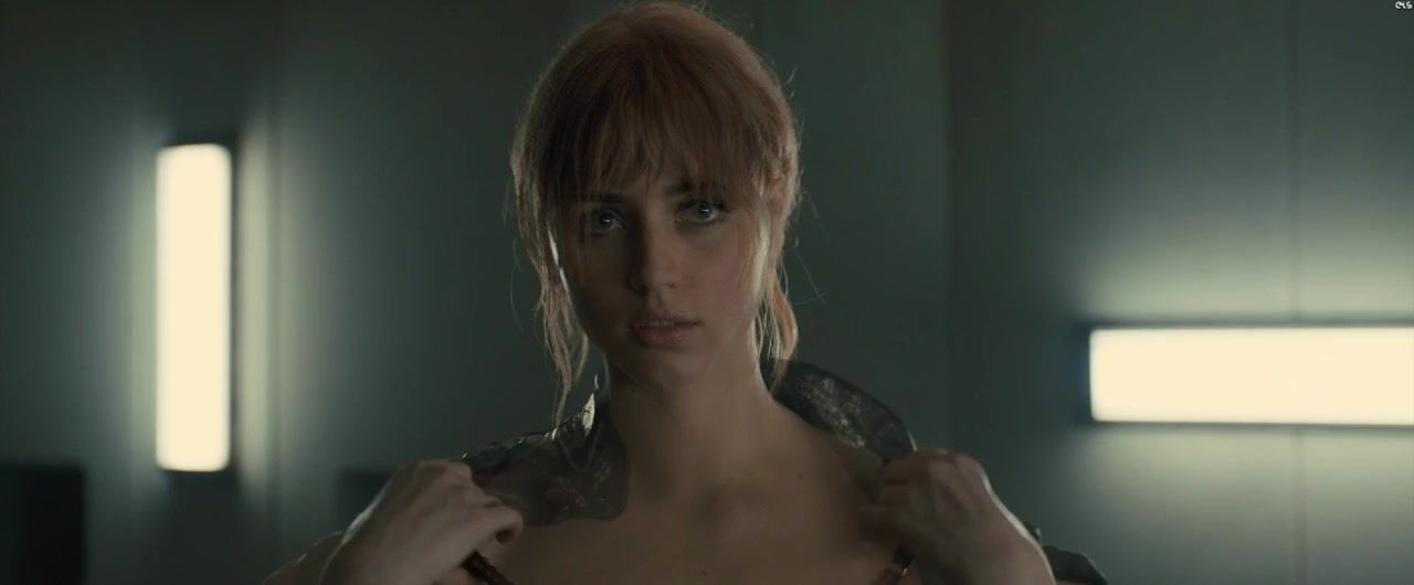 Office Fuck Ana de Armas Nude - Blade Runner 2049 (2017) Ducha - 1