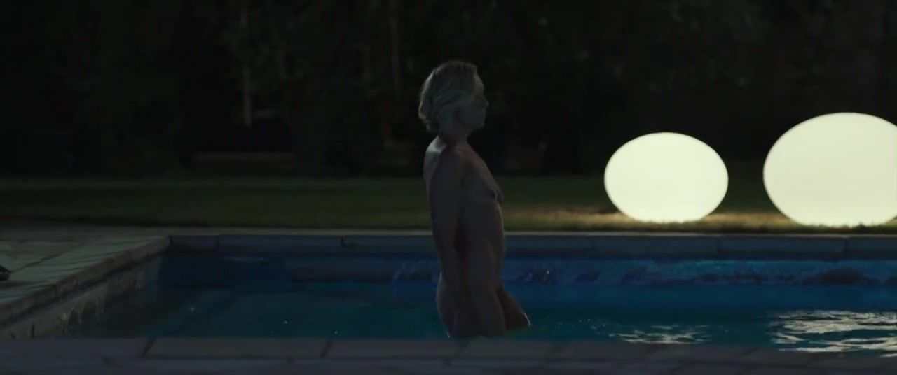 Culazo Toni Collette Nude - Madame (2017) Groping - 1