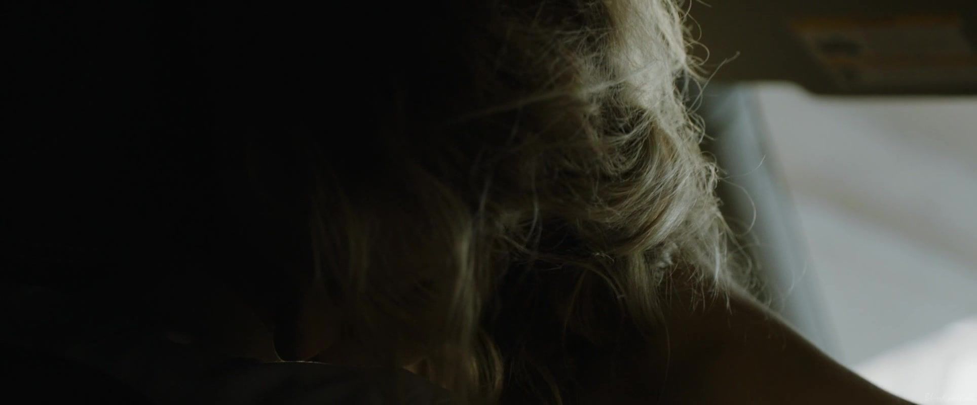 Dick Suck Penelope Mitchell, Jessica Pike nude - Zipper (2015) Sentones - 1