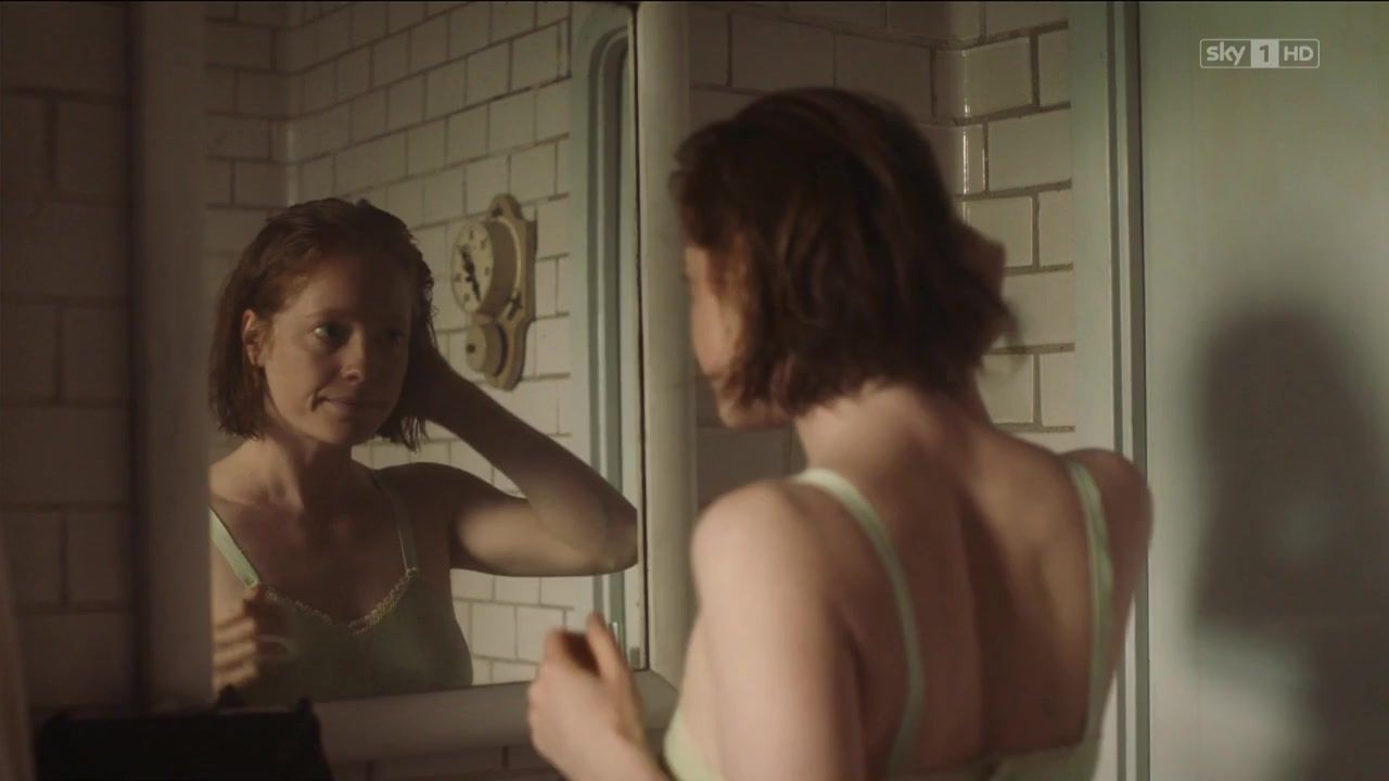 Star Liv Lisa Fries Nude, Leonie Benesch Sexy - Babylon Berlin (2017) s02e01 HardDrive