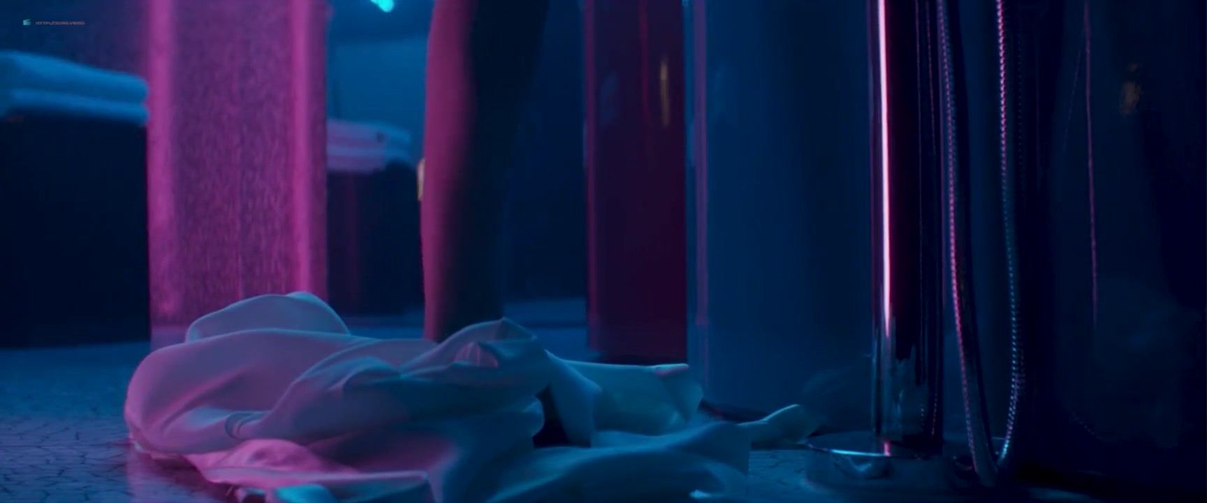 Bed Charlize Theron nude, Sofia Boutella nude – Atomic Blonde (2017) Ninfeta - 1