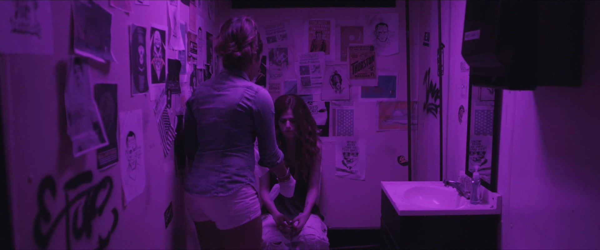 Unshaved Sex scene Rose Leslie, Gina Rodriguez - Sticky Notes (2016) Fuskator