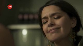 Stunning Celebs Hook-Up Episode Elvira Cristi en capítulo Buscando a Papá - Infieles - Chilevisión Hindi