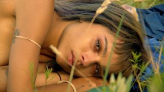 Furry Zoe Kravitz - The Road Within (2014) Shavedpussy