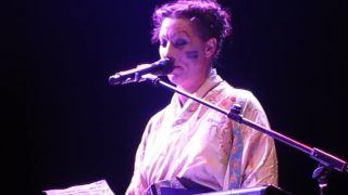 Trimmed Amanda Palmer naked sings 'Dear Daily Mail' song London Roundhouse Esposa