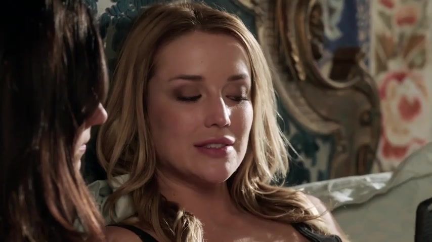 Doggy Naked Keeley Hazell, Sarah Dumont Sexy - The Royals (2015) Banho - 2