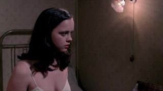 Spanish Naked Christina Ricci Sexy - The Man Who Cried (2000) Bedroom