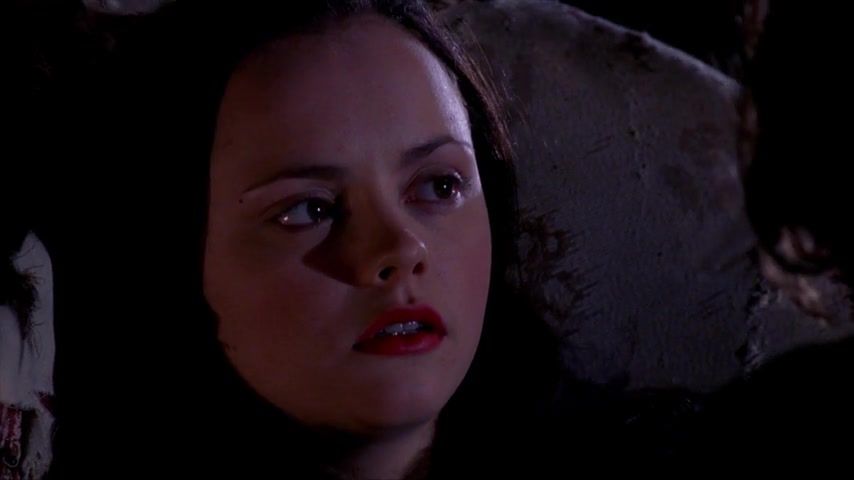 Charley Chase Naked Christina Ricci Sexy - The Man Who Cried (2000) Hottie