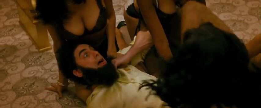 Chileno Naked Megan Fox, Anna Faris etc. Sexy - The Dictator (2012) Boob