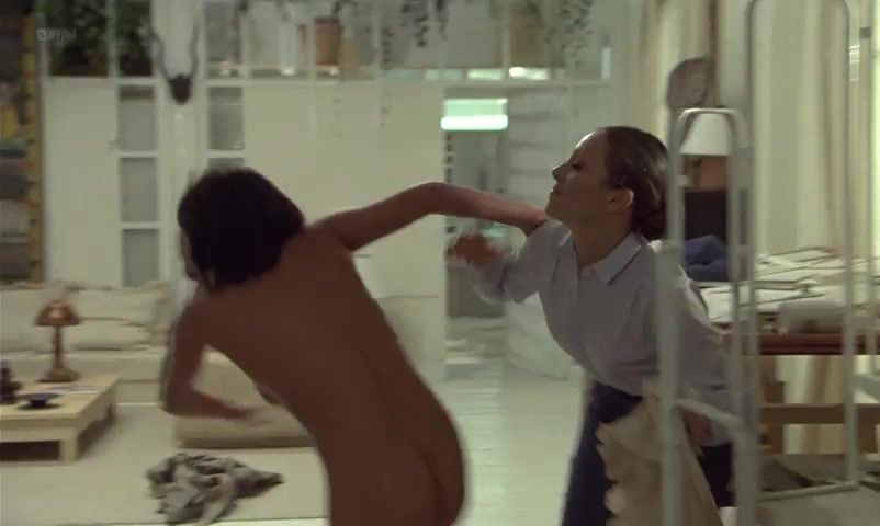 Fudendo Hot Elisabeth Margoni Nude, Dany Kogan (nn) - Le Professionnel (FR 1981) Rubia