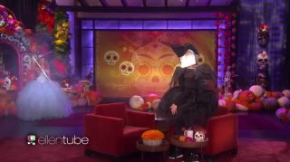 Piercing Hot scene Beth Behrs Sexy - The Wickedly Fun - The Ellen DeGeneres Show 2016 NudeMoon