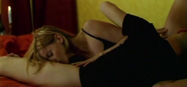 Close Sexy Scarlett Anderson nude - Extremism Breaks My Balls (2000) Travesti - 1