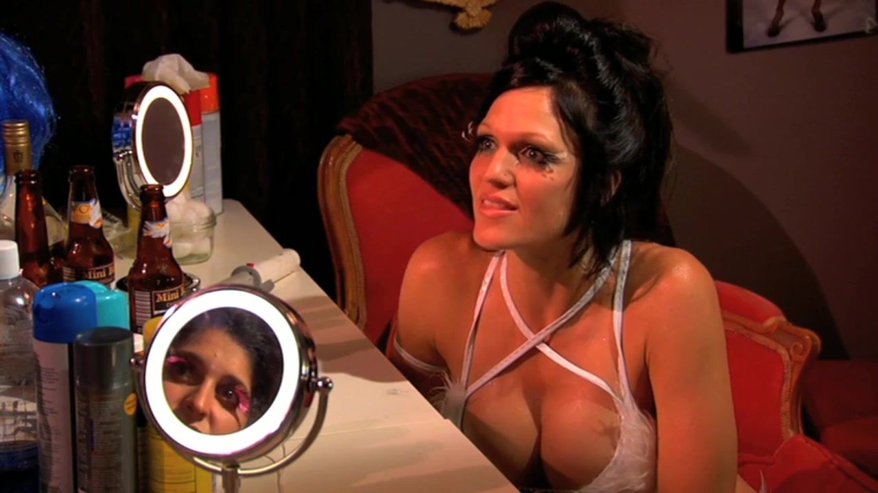 Heavy-R Sexy Tracy Baumbach, Nazanine Mousavi nude - Layla Live or Die (2008) Show