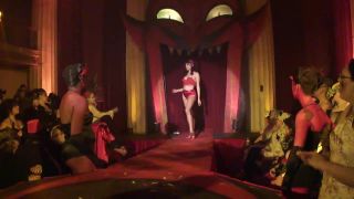 Videos Amadores Burlesque Strip SHOW -040- Laura Desiree Peepshow iXXXTube8