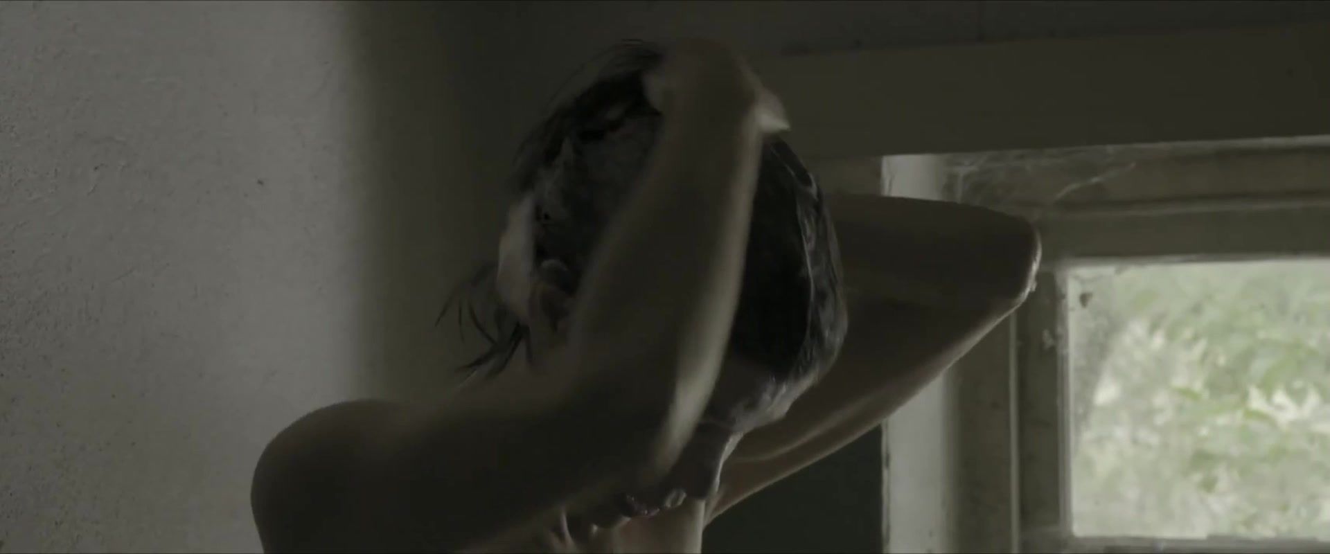 Muscular Nude Valentina Bassi - Al Desierto (2017) Teenage Sex