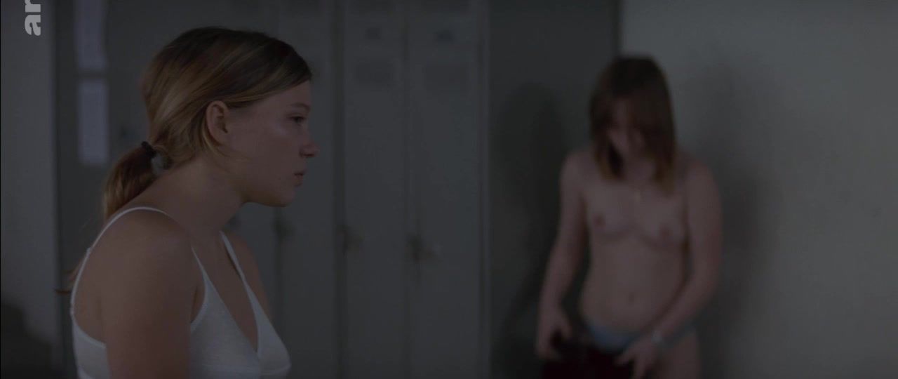 Francaise Nude Anais Demoustier, Agathe Schlenker, Anna Sigalevitch, Lea Seydoux - Belle epine (2010) Tites - 1
