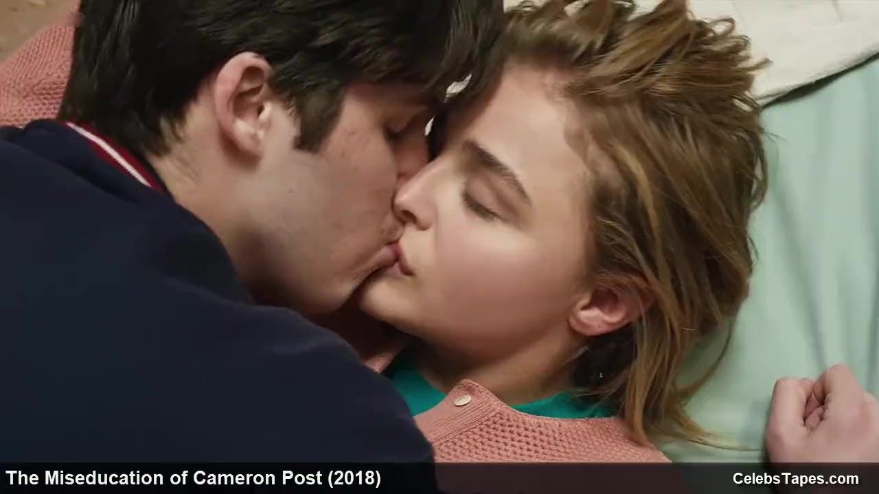 Colombia Teen Celebs Chlou00eb Grace Moretz & Quinn Shephard Nude And Hot Sex Scenes Candid