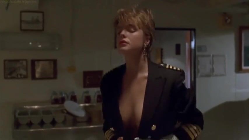 Shoplifter Actress Erika Eleniak Hot striptease scene from Under Siege Eva Notty