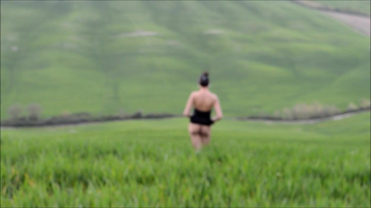 Gozando Naked Asian Art Performance-005-Art Nude Outdoors Lick - 1