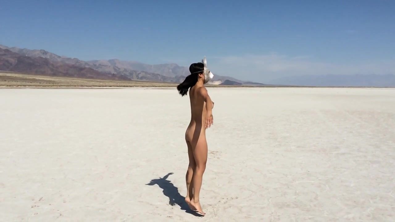 Vibrator Naked Asian Art Performance of a beach Ass