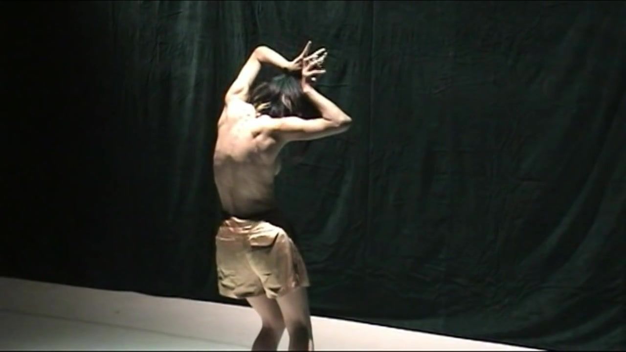 Love Naked Asian Art Performance-57-Azu Minami Face Sitting