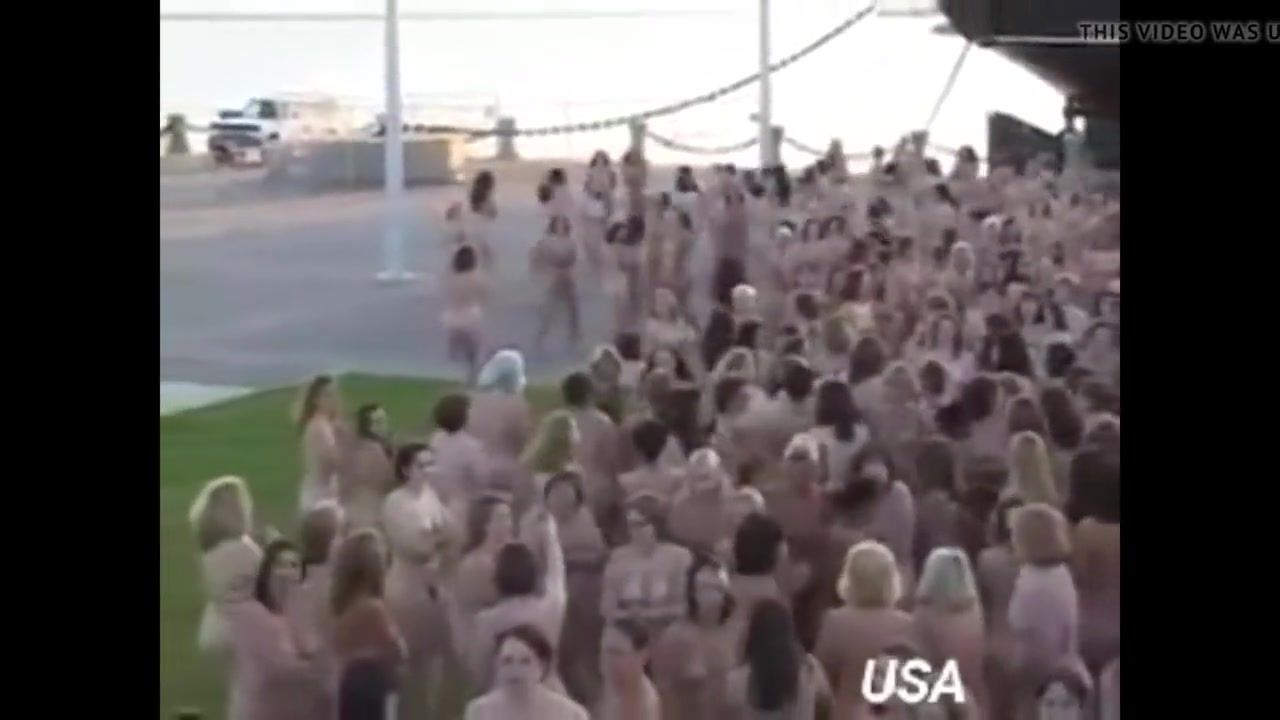 Massages Naked Women around the World - Public Nudity Video Art