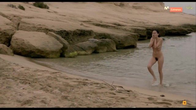 Pareja Nude Scene Spanish Actress Elena Anaya Totally Naked in the Beach in a Movie Beach - 1
