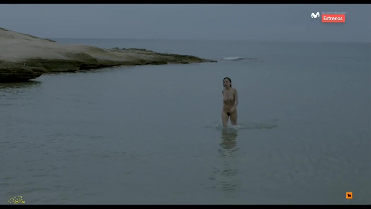 Pareja Nude Scene Spanish Actress Elena Anaya Totally Naked in the Beach in a Movie Beach - 2