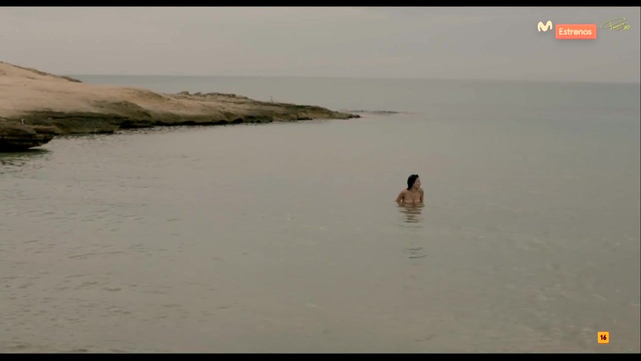 Gape Nude Scene Spanish Actress Elena Anaya Totally Naked in the Beach in a Movie Camera
