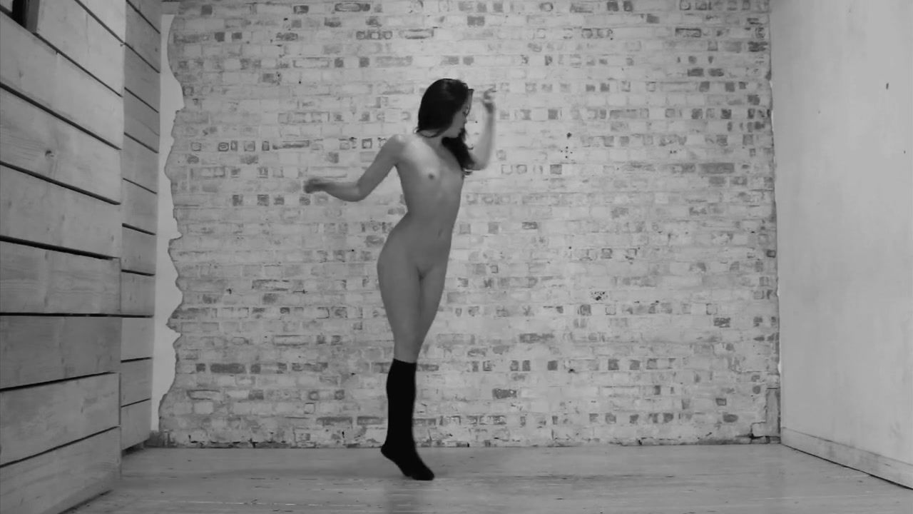 High Heels Naked on Stage - Alice Turnbull - Club Version Orgasmus