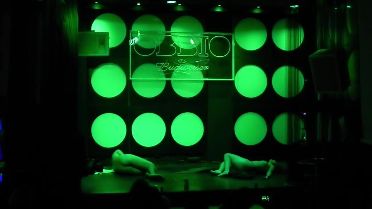Hustler Naked on Stage - Erotic Scenes -Larissa Marques Por
