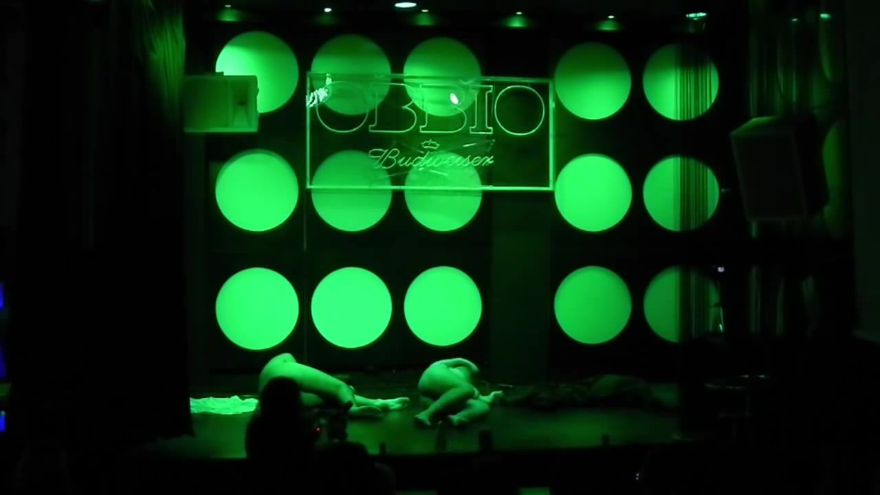 Hustler Naked on Stage - Erotic Scenes -Larissa Marques Por - 2